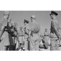 Arrivée du général Kurt von Waldau sur le terrain de Kalamaki (Grèce).