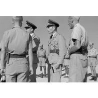 Arrivée du général Kurt von Waldau sur le terrain de Kalamaki (Grèce).