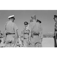 Arrivée du général Kurt von Waldau sur le terrain de Kalamaki (Grèce).