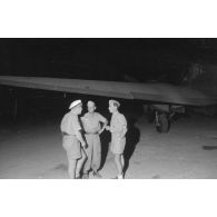 Tôt le matin, les préparatifs d'une mission aérienne à bord d'un bombardier Heinkel He-111.