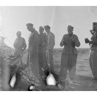 Entre deux vols ou missions, le personnel volant déjeune.