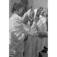 Rommel visite l'oasis de Siwa, rencontre avec les autorités locales.