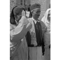 Rommel visite l'oasis de Siwa, rencontre avec les autorités locales.