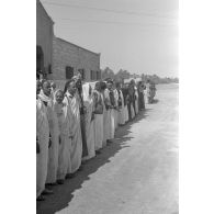 Rommel visite l'oasis de Siwa, rencontre avec les autorités locales.