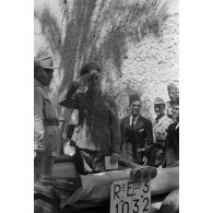 Rommel visite l'oasis de Siwa.