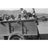 L'accueil d'un équipage de bombardier Junkers Ju-88 après sa 100e mission aérienne du 2.(F)/Aufklärungsgruppe 123.