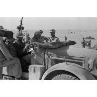 Une voiture de commandement du Flak-Regiment 135.