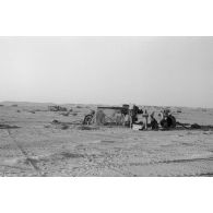 Une batterie de canons de 8,8 cm FlaK riposte à une incursion aérienne.