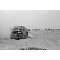 Un camion britannique de prise Chevrolet FAT (Field Artillery Tractor) utilisé par les artilleurs de la Luftwaffe Flak-Regiment 135.