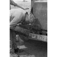 Soudures sur des véhicules, ici le camion immatriculé WH 792 646.