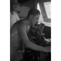 En Afrique, un camion atelier au sein d'une unité de maintenance (Werkstatt Kompanie).