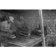 Maintenance de moteurs.