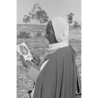 Dans le secteur de El Jem, les activités de la 6e compagnie de propagande de l'armée de l'air allemande auprès de la population tunisienne.