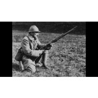 [Armement : grenades, lance-flammes, auto-mitrailleuses.]