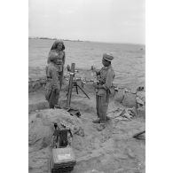 Mortier Brandt de 81 mm et ses servants.