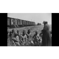 [Prisonniers allemands et autrichiens dans les camps de Sibérie / Scènes de la vie quotidienne le long du Transsibérien.]