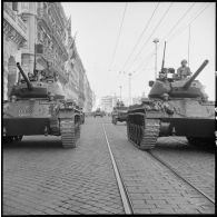 Défilé de la 2e DIM (division mécanique motorisée) à Alger lors des commémorations du 18 juin 1940.