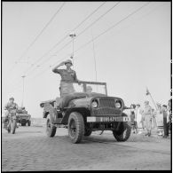 Défilé de la 2e DIM (division mécanique motorisée) à Alger lors des commémorations du 18 juin 1940.