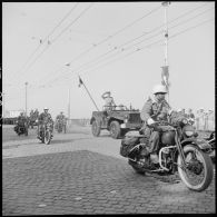 Défilé de la 2e DIM (division mécanique motorisée) à Alger lors des commémorations du 18 juin 1940.