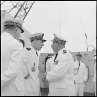 Arrivée à Alger du vice-amiral Auboyneau, nouveau commandant en chef des Forces Maritimes Françaises en Méditerranée.
