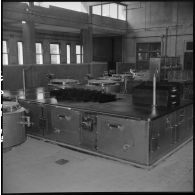 Bâtiments et enseignements à l'EMAT/AFN (Ecole militaire annexe des Transmissions d'Afrique du Nord) à Ben-Aknoun.