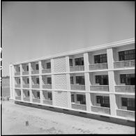 Bâtiments et enseignements à l'EMAT/AFN (Ecole militaire annexe des Transmissions d'Afrique du Nord) à Ben-Aknoun.