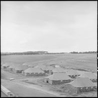 Tentes supplémentaires, logements et cours à la nouvelle école de l'EMAT/AFN (Ecole militaire annexe des Transmissions) à Beni-Messous.