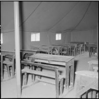 Tentes supplémentaires, logements et cours à la nouvelle école de l'EMAT/AFN (Ecole militaire annexe des Transmissions) à Beni-Messous.