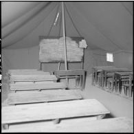 Tentes supplémentaires, logements et cours à la nouvelle école de l'EMAT/AFN (Ecole militaire annexe des Transmissions) à Beni-Messous.