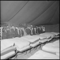 Tentes supplémentaires, logements et cours à la nouvelle école de l'EMAT/AFN (Ecole militaire annexe des Transmissions) à Beni-Messous.