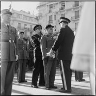 Cérémonie du 11 novembre au monument aux morts et à la stèle aux marins à Alger en présence de Jacques Soustelle.
