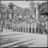 Cérémonie du 11 novembre au monument aux morts et à la stèle aux marins à Alger en présence de Jacques Soustelle.