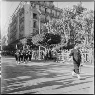 Cérémonie du 11 novembre au monument aux morts et à la stèle aux marins à Alger en présence de Jacques Soustelle.
