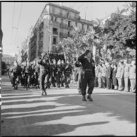 Cérémonie du 11 novembre au monument aux morts et à la stèle aux marins à Alger en présence de Jacques Soustelle.