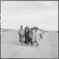 Défilé d'une harka en Oranie.