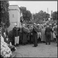 Cérémonie du 11 novembre au monument aux morts de Nédroma en présence de harkas.