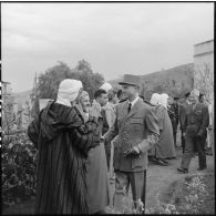 Cérémonie du 11 novembre au monument aux morts de Nédroma en présence de harkas.