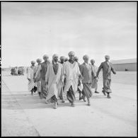 Défilé d'une harka en Oranie.