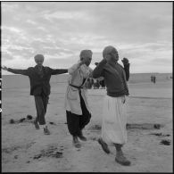 Entraînement physique et jeux pour les harkas de la région d'Oranie.