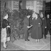 Réception au palais d'été d'Alger pour les officiers du croiseur des Moines en présence du gouverneur général d'Algérie Jacques Soustelle.