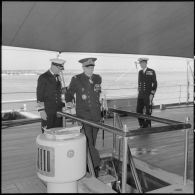 Alger. Le vice-amiral britannique Sir Guy Grantham et le vice-amiral français Auboyneau à bord du croiseur britannique "Birmingham".