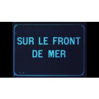 Sur le front de mer.