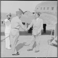 Voyage de Max Lejeune, secrétaire d'Etat aux forces armées en Oranie.