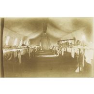[Vue intérieure d'un hôpital de campagne, s.d.]