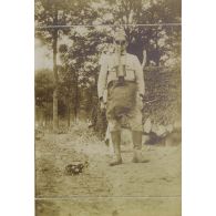 [Soldat portant un masque à gaz, s.d.]