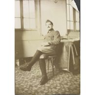 [Portrait du médecin militaire Jean Gélas à l'hôpital de St Cloud, s.d.]