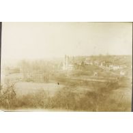 [Vue d'un village et du chevet de son église, s.d.]