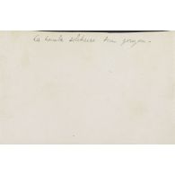 La tombe solitaire du zouzou. [Légende d'origine]