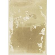 [Portrait de soldats pendant une pause, s.d.]