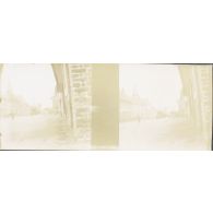 [Circulation d'un régiment dans un village, s.d.]